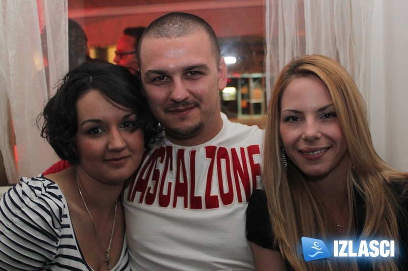 Ples i pjesma do zore u Garçon baru