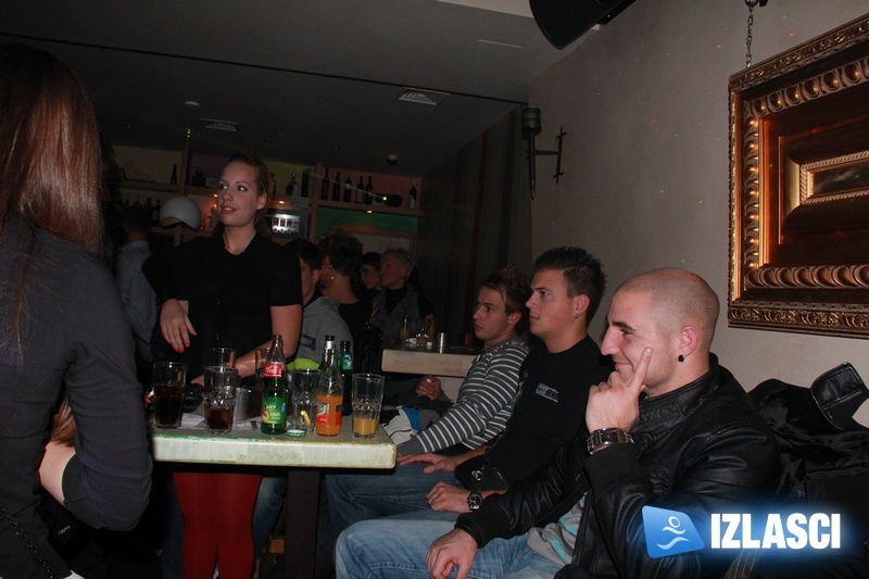 Ekipa okupljena u Maat baru jednostavno voli 90-te!