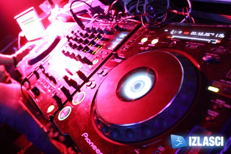 DJ Corrado & Danny dignuli Magnus na noge