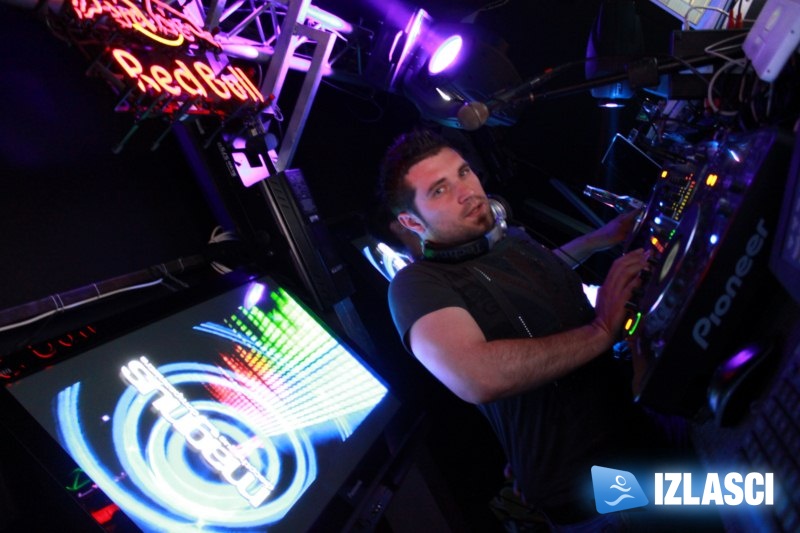 DJ Corrado & Danny dignuli Magnus na noge
