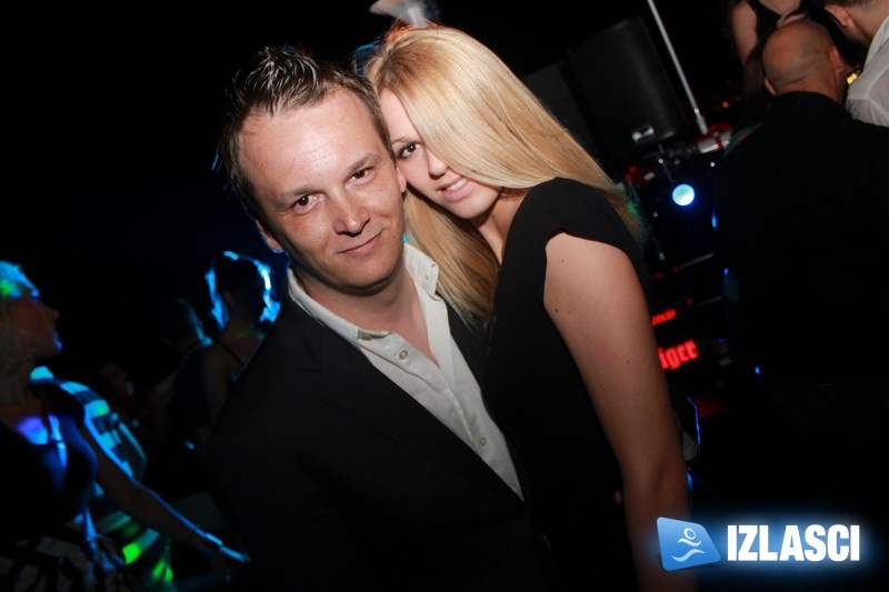 Party na brodu kluba Boa
