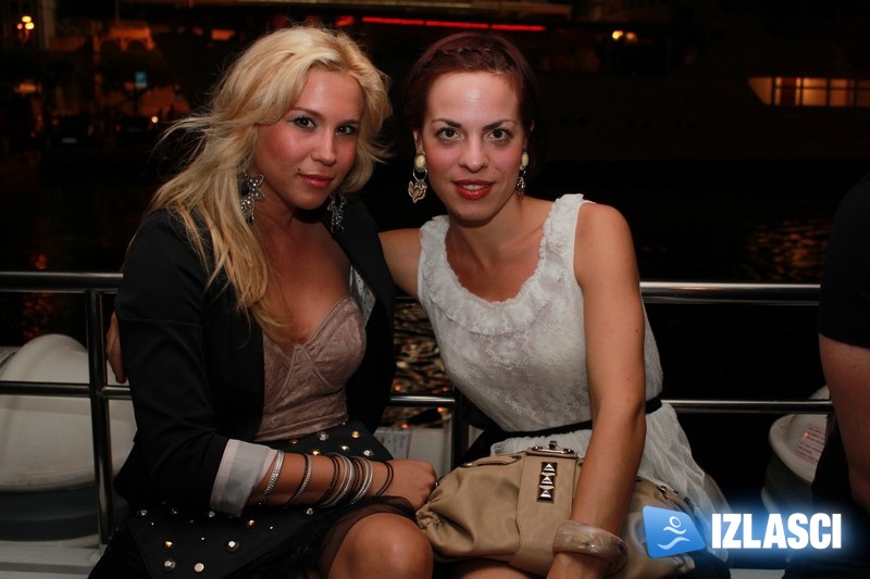 Party na brodu kluba Boa