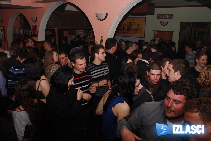 Subotnji đir u caffe baru Merikane uz Master band
