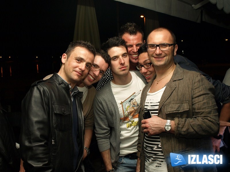 Party u Karolina baru petkom