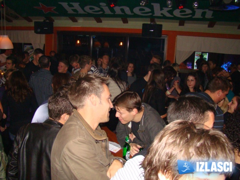 Jedna bira, dve biri, tri biri ću ja popit... a ki će ih platit? Discotheque Kukuriku