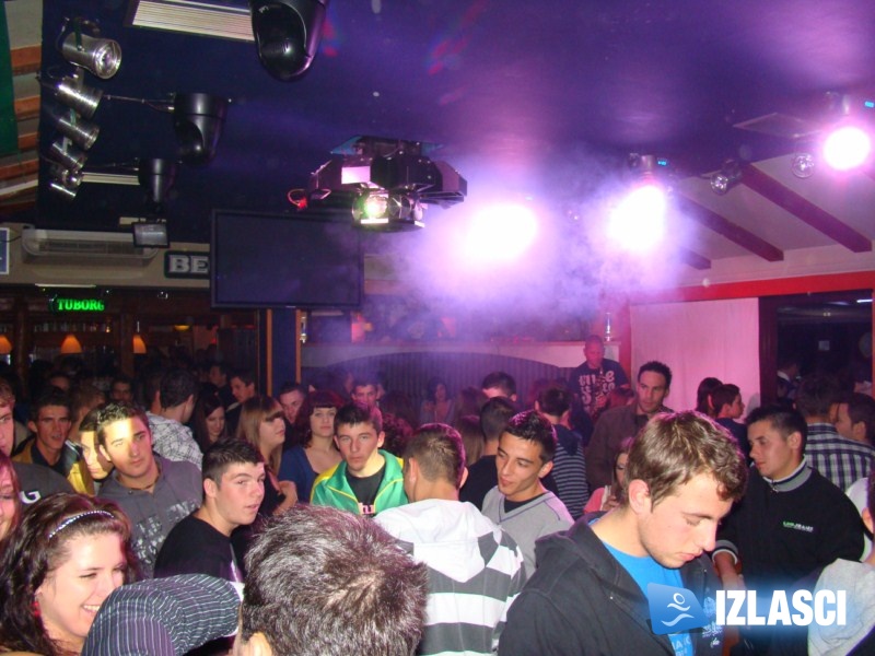 Jedna bira, dve biri, tri biri ću ja popit... a ki će ih platit? Discotheque Kukuriku