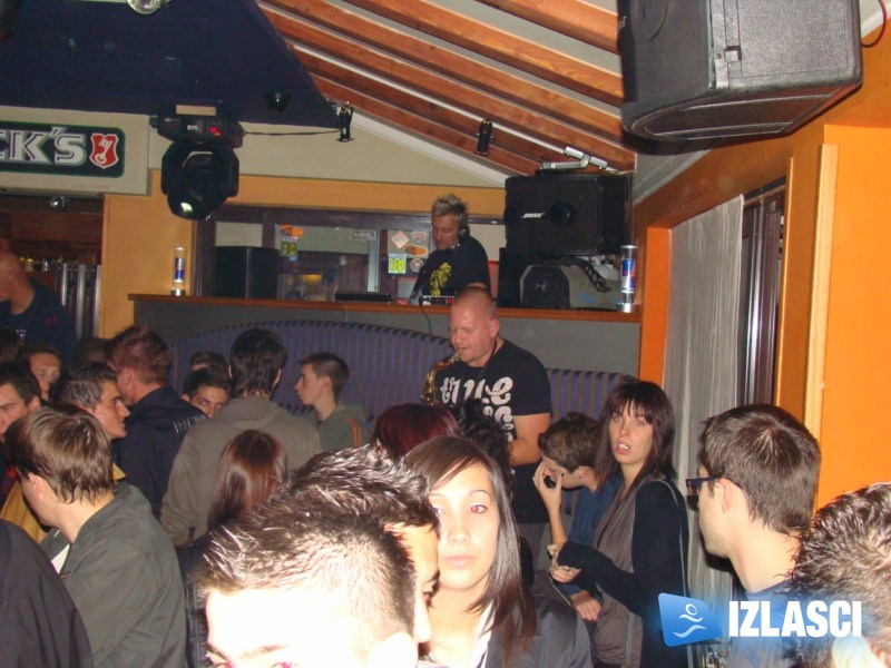 Jedna bira, dve biri, tri biri ću ja popit... a ki će ih platit? Discotheque Kukuriku