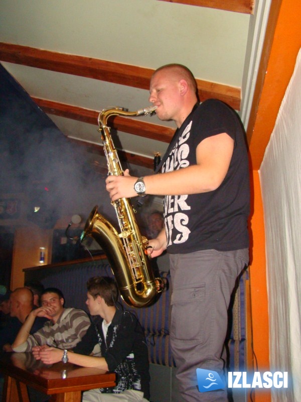 Jedna bira, dve biri, tri biri ću ja popit... a ki će ih platit? Discotheque Kukuriku