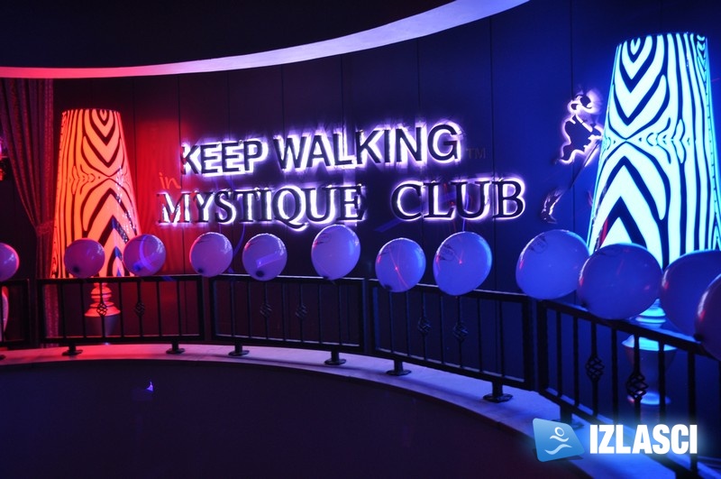 Ludi provod i zabava u klubu Mystique.