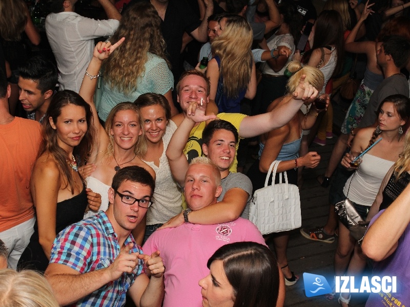 Živa subota uz same komade Casanova beach clubu