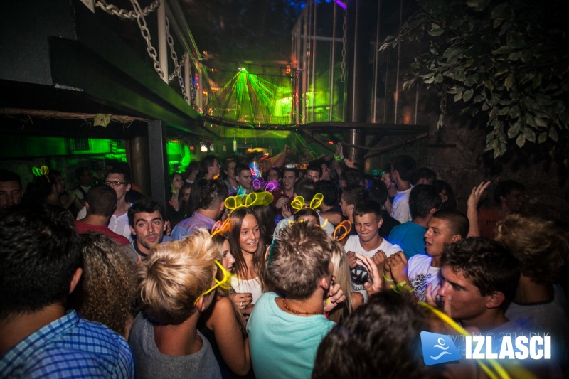 Oduševljenje NEON Partyem u clubu Jungle