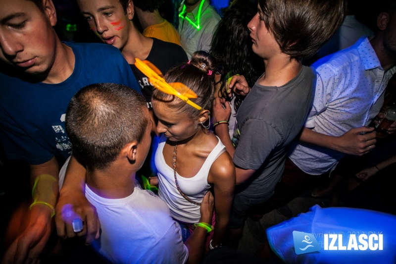 Oduševljenje NEON Partyem u clubu Jungle