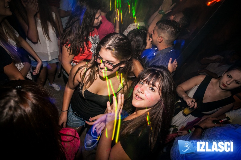 Oduševljenje NEON Partyem u clubu Jungle