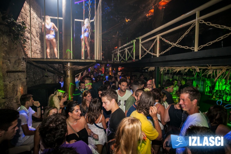 Oduševljenje NEON Partyem u clubu Jungle