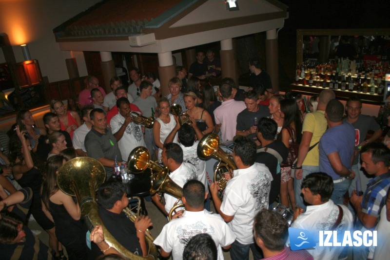 Villa Club uz Bojan Ristić Brass Band