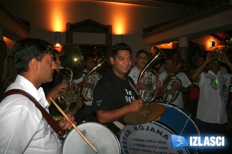 Villa Club uz Bojan Ristić Brass Band