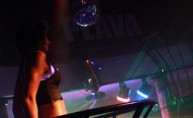 Club Plava zaplesala u ritmu atraktivne DJ-ice Viktorie Metzker