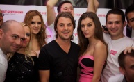 Axwell i prekrasne hostese Absolut greyhounda zapalili Umagination 