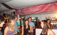 Captain Morgan i njegove zgodne hostese poharali Macumbu