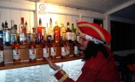 Captain Morgan i njegove zgodne hostese poharali Macumbu