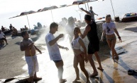 Wet T-Shirt Contest pomeo odličnu plažu Daylight Beach bara