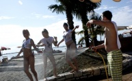 Wet T-Shirt Contest pomeo odličnu plažu Daylight Beach bara