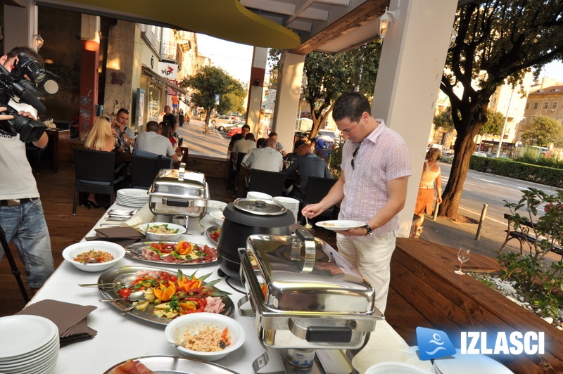 Otvoren prvi restoran u centru Rijeke sa roštiljem na drveni ugljen - Gardens!