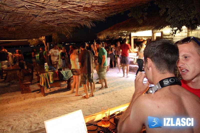 Odličan provod uz šum valova - Pacino Beach Bar