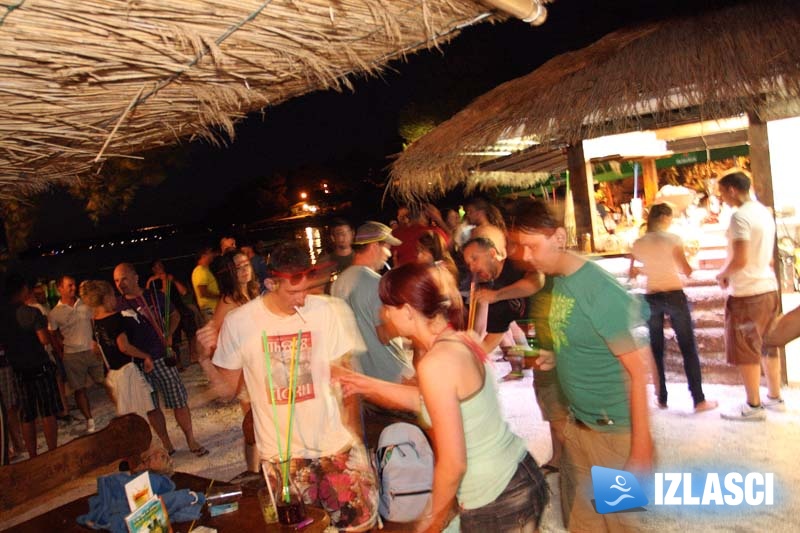 Odličan provod uz šum valova - Pacino Beach Bar