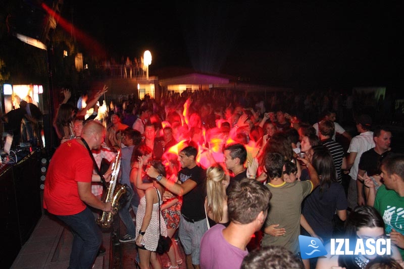 Pool Party na plaži Girandella u Rapcu