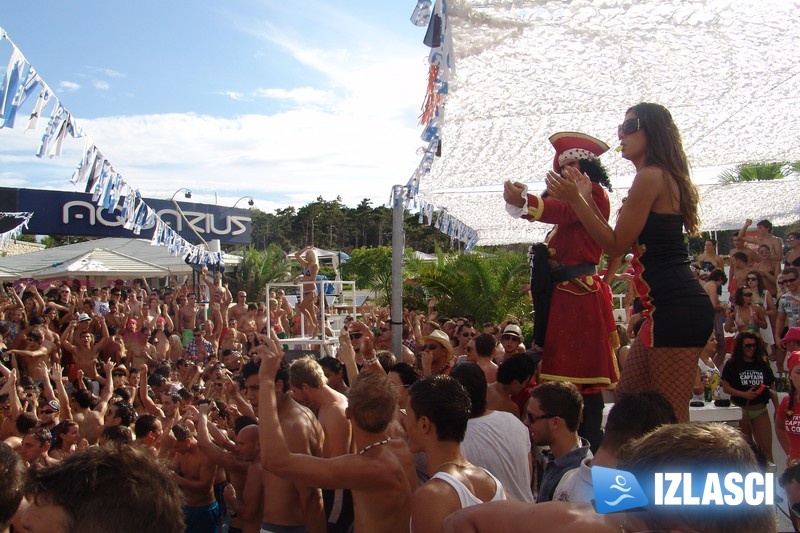 Beach party sa Captain Morganom u Aquariusu