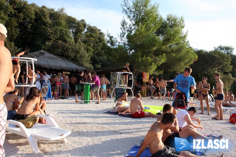 Oblaci nisu otjerali dobro raspoloženje - Pacino Beach Bar