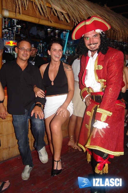 Ain't no party like Captain Morgan party! Makina, Vodice