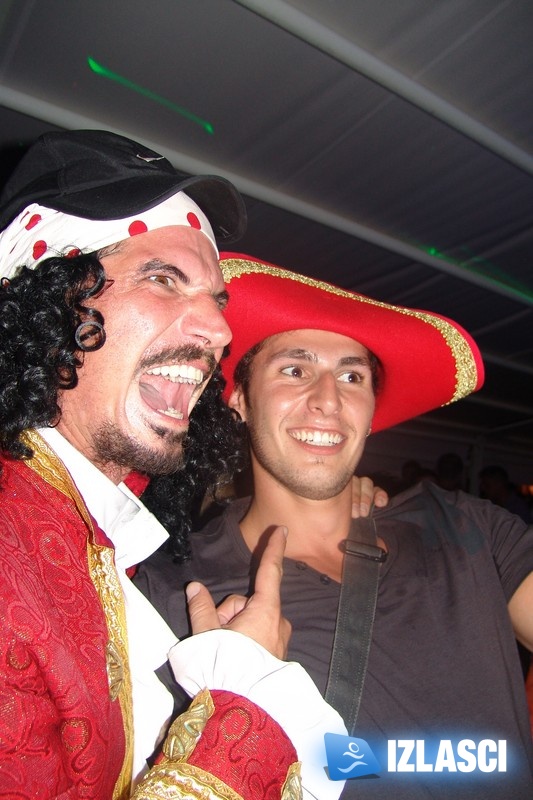 Ain't no party like Captain Morgan party! Makina, Vodice