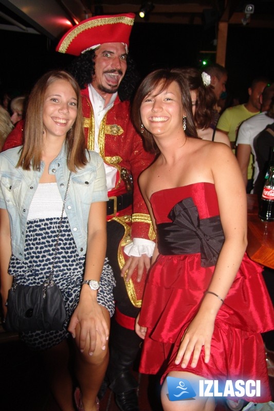 Ain't no party like Captain Morgan party! Makina, Vodice