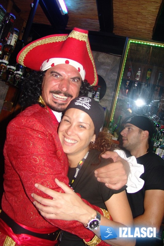 Ain't no party like Captain Morgan party! Makina, Vodice