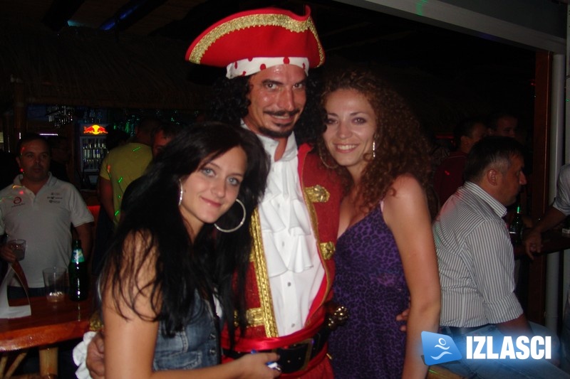 Ain't no party like Captain Morgan party! Makina, Vodice