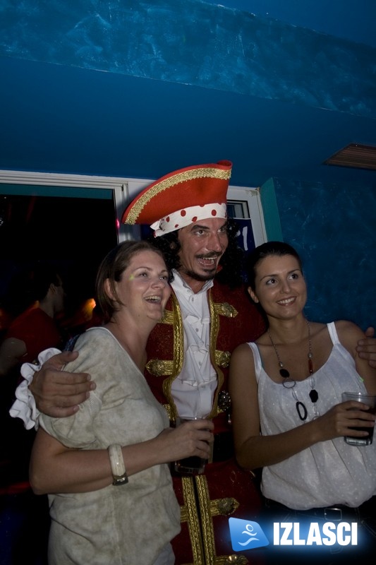 Rasplesani Captain Morgan digao cijelu O'Haru na noge!