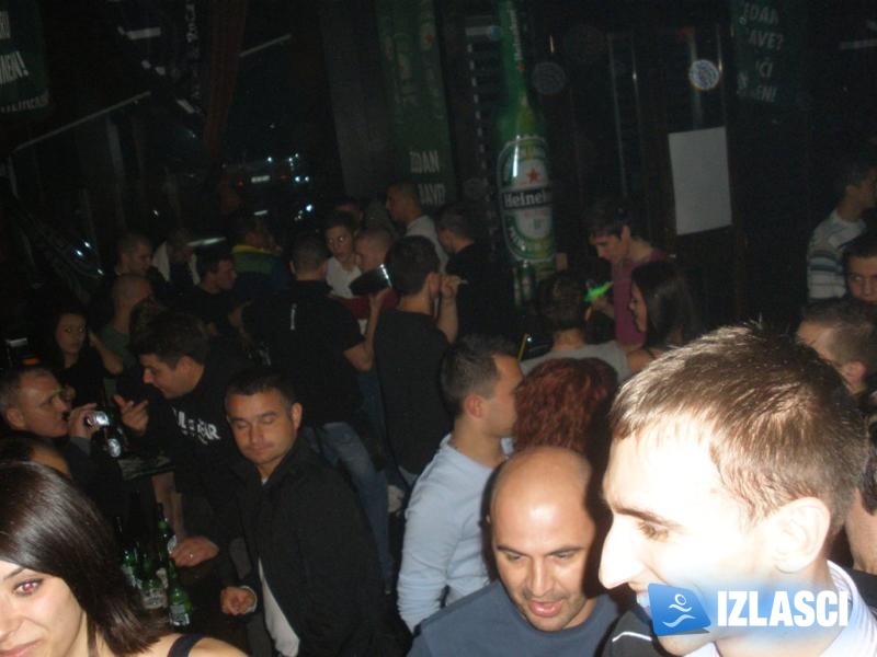 Heineken party okupio velik broj znatiželjnika u caffe baru Alter Ego u Slavonskom Brodu