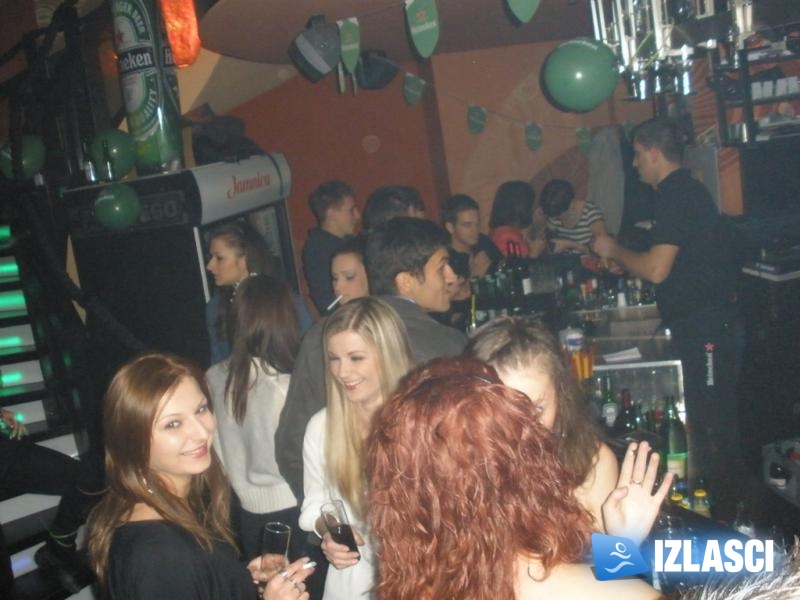 Heineken party okupio velik broj znatiželjnika u caffe baru Alter Ego u Slavonskom Brodu