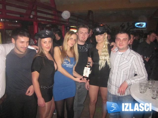 Ballantine's party u Frankopanu, Dugo selo