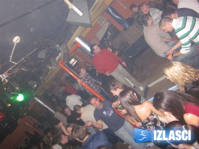 Ballantine's party u Frankopanu, Dugo selo