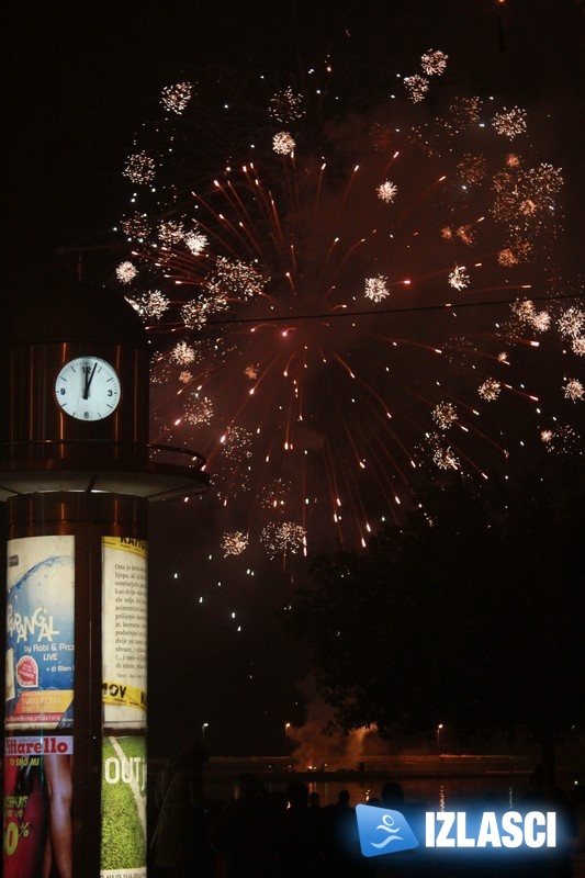 3, 2, 1,... Sretna Nova 2011. godina! Ludnica u Capitano baru