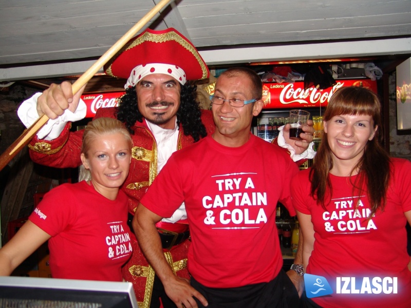 Captain Morgan i njegove zgodne hostese poharali Macumbu