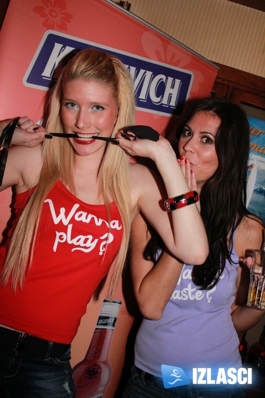 Wanna play? Phanas pub