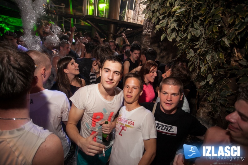 Pjena Party totalni hit na Krku u Clubu JUNGLE