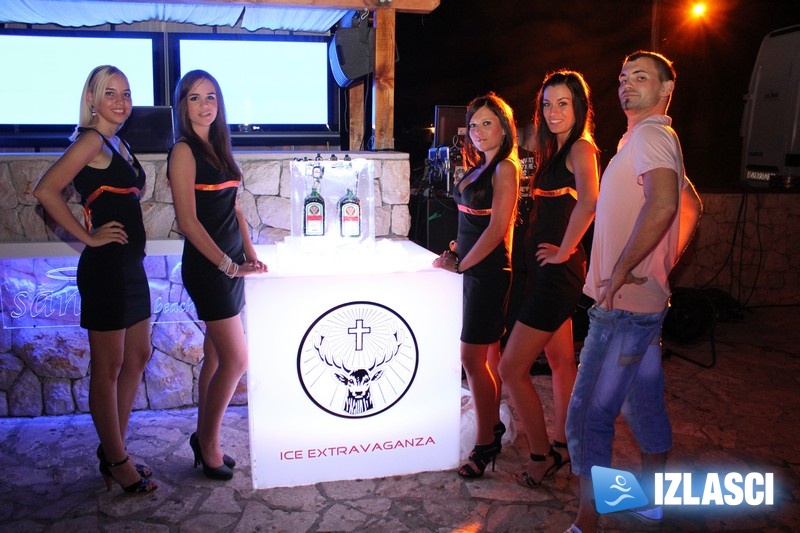 Ljetna ludnica u Santosu uz sexy DJ-icu Viktoriu Metzker & Jägermeister Ice Extravaganza party