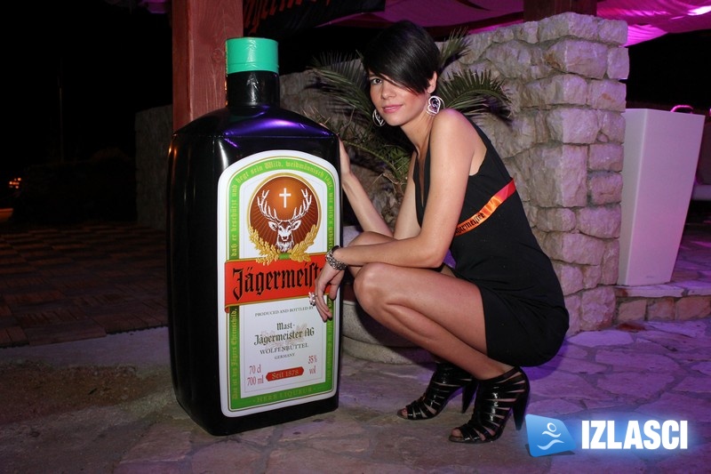 Ljetna ludnica u Santosu uz sexy DJ-icu Viktoriu Metzker & Jägermeister Ice Extravaganza party