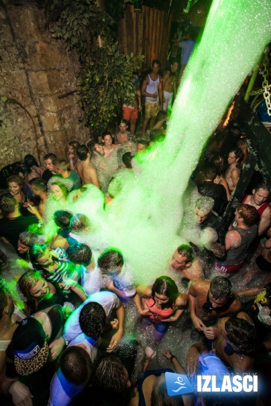 Sexy Foam Party in Jungle