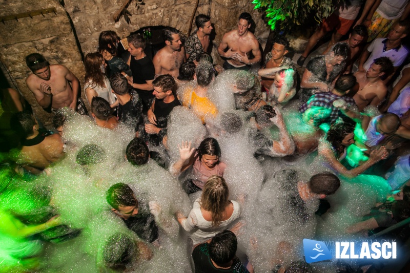 Sexy Foam Party in Jungle